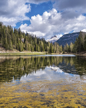Italy, Veneto, Sexten Dolomites, Lago Antorno at the Tre Cime di Lavaredo area