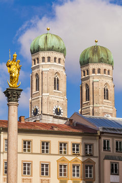 Germany, Munich, view to Marian column and spires of Cathedral of Our Lady