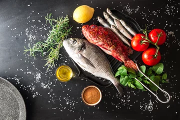Photo sur Plexiglas Poisson assiette avec poisson à griller