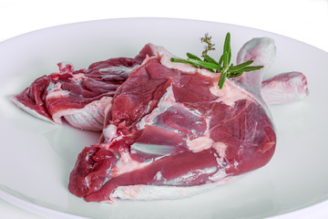 deux cuisses de canard gras cru