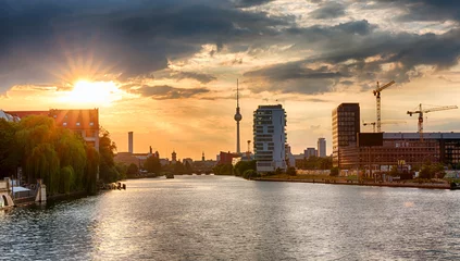 Fotobehang Skyline von Berlin bei Sonnenuntergang © moofushi