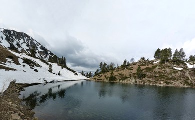 Lac de Bastanet au printemps