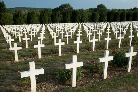 Het ossuarium Douaumont,met het grootste kerkhof uit de regio Verdun met 15.000 graven van soldaten uit de eerste wereldoorlog.