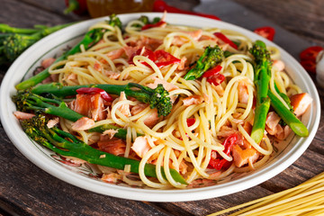Pasta spaghetti with smoked salmon, chilli and broccoli.