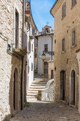 Villetta Barrea is a town in the province of L'Aquila (Italy), on the Barrea lake, in the heart of National Park of Abruzzo (in italian Parco Nazionale d'Abruzzo)