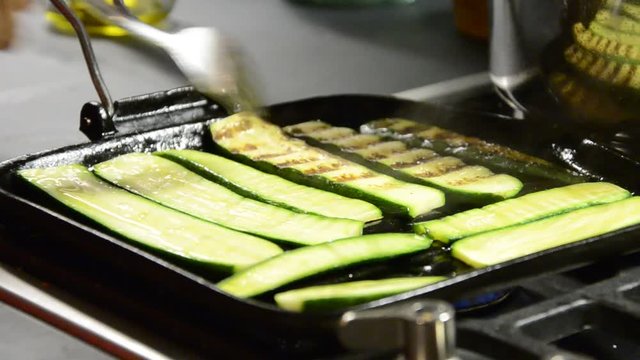 Cucurbita pepo Sierpompoen 北瓜 Тыква обыкновенная Dynia zwyczajna Dovlecel Sakız Zucchina kabağı Zucchini Kungulli Abobrinha Kurpitsa Zucchetta