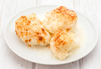 cauliflower cooked in porcelain dish