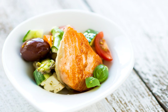 Crispy baked salmon with delicious vegetable