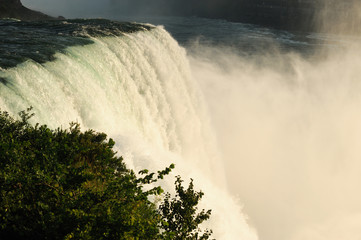 Fototapeta na wymiar closeup on waterfall in Niagara waterfall