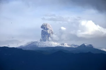 Rolgordijnen Nevado del Ruiz volcano © schaubia