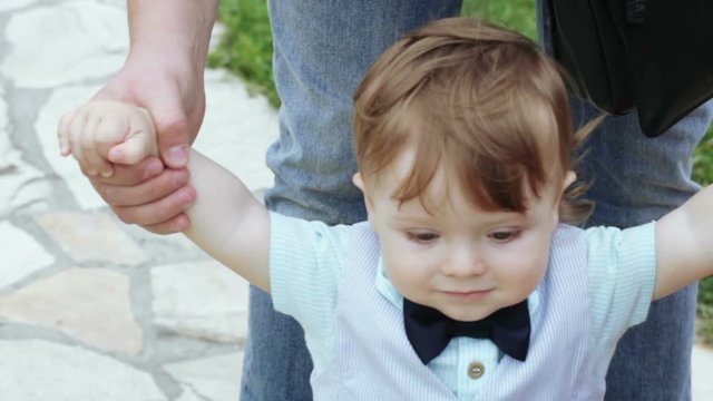 Child with his parents