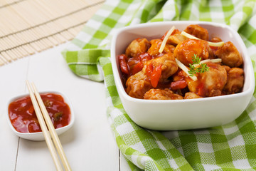 Fried chicken pieces in batter with sweet and sour sauce