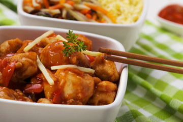 Fried chicken pieces in batter with sweet and sour sauce