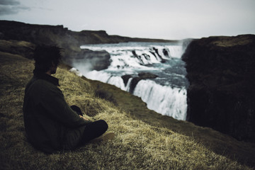 Déconnexion à côté des cascades