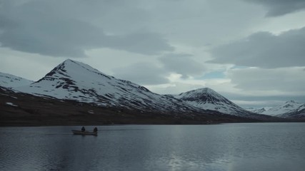 Balade sur un lac d'Islande