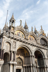 Fototapeta na wymiar Main facade of the cathedral of Saint Mark in Venice