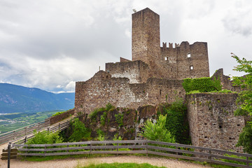 Fototapeta na wymiar Burg Hocheppan in Südtirol