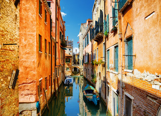 Fototapeta na wymiar Beautiful view of the Rio Terra Secondo Canal in Venice, Italy