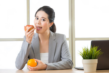 Young asian businesswoman eating healthy snack