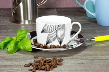 Kaffeetasse und Kaffeebohnen