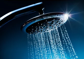 Fototapeten Jet d'eau de douche avec éclaboussure et éclat © Chlorophylle