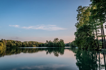 Fototapeta na wymiar Le lac du Parc de la Tête d'Or à Lyon