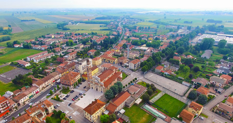 Fototapeta na wymiar Aerial view of the center of Minerbe, little town in north Italy