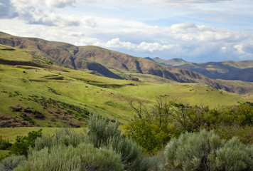 Naklejka premium Northern spring view of the Payette River valley with clouds and