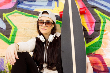 Fototapeta premium young woman relaxing with her skateboard