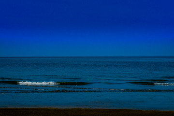 sea and dark sky, select focus wave