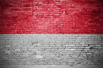 Ziegelsteinmauer mit Flagge Indonesien