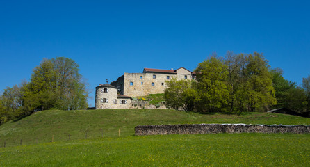 Fototapeta na wymiar Mörnsheimer Burg auf dem Altmühltal-Panoramaweg
