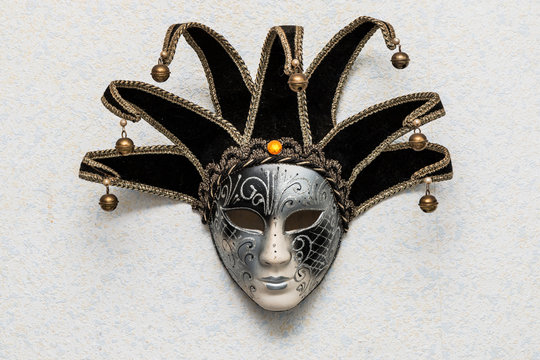 Masque vénitien le Joker noir et blanc