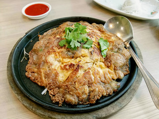 Fried Oyster Omelette on Hot Plate
