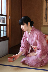 茶道 お茶を飲む着物姿の女性 Wall Mural Wallpaper Murals Cs05