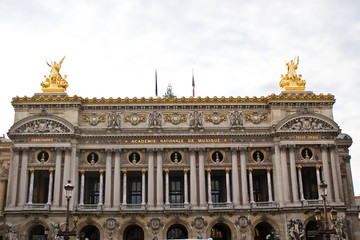 Fototapeta na wymiar Facade of Operà in Paris