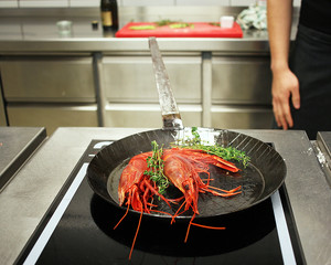 rote Riesengarnelen in der Pfanne © RAM