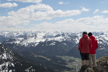 Fototapeta premium two hikers enjoying view over the alps