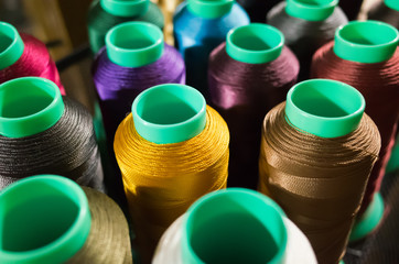 カラフルなミシン糸