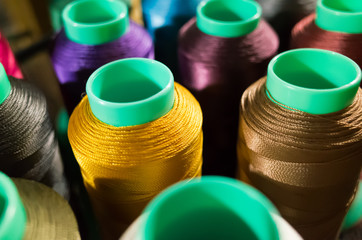 カラフルなミシン糸