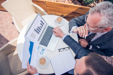 Obraz premium Involved pleasant colleagues sitting at the table