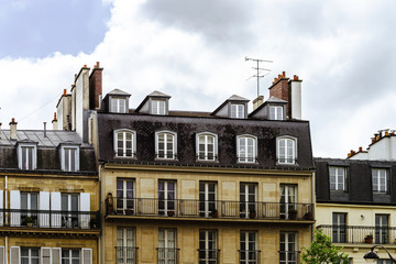 Fototapeta na wymiar Typical Paris street view, summer day.