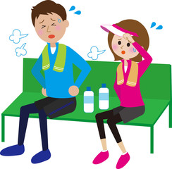 ベンチで休憩する若いカップル　息切れ