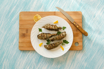 salmon slices round white plate cutting board