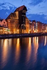 Obraz premium The Crane in Old Town of Gdansk at Night