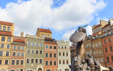 Warszawa, Stare Miasto. Posąg Syrenki Warszawskiej będącej symbolem Warszawy © stepmar