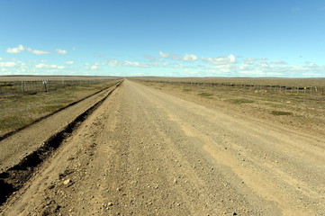 Fototapeta na wymiar The road to the national Park Pali aike