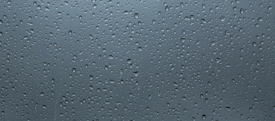 Gouttes de pluie sur vitre