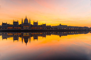 Fototapeta na wymiar Budapest parliament at sunrise, Hungary