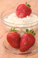 Strawberries with cottage cheese